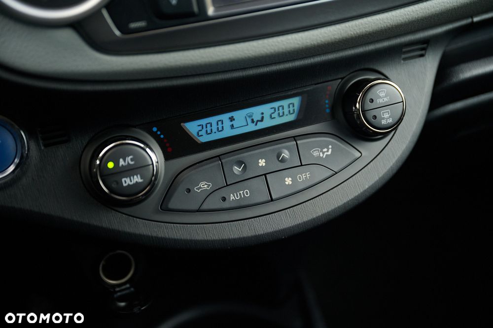 Toyota Yaris Hybrid 100 Premium EU6 - 33