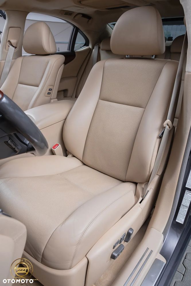 Lexus LS 600h Superior - 30