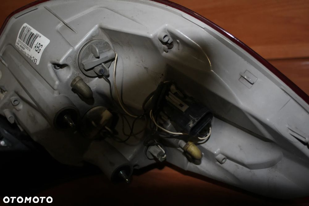 LAMPA PRAWA TYLNA PRAWY TYŁ W BŁOTNIK JASNA OPEL ASTRA J KOMBI EUROPA ORYGINALNA 13282243 - 9