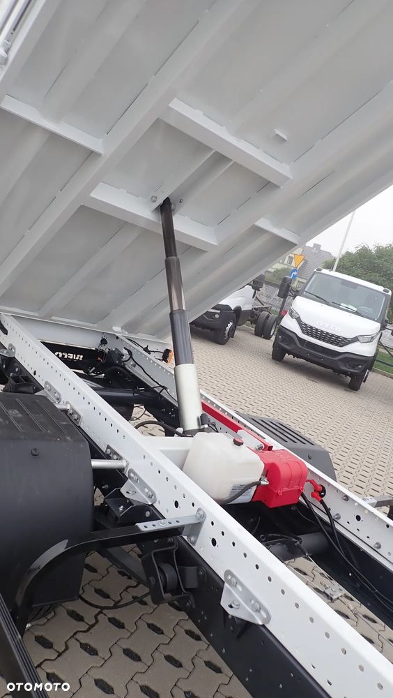 Iveco 50/35c skrzynia, wywrotka 4,2m, HDS, żuraw, komunalna, kaucyjna - 31