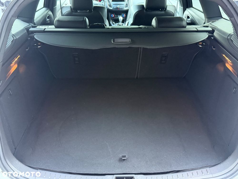 Ford Focus 2.0 EcoBoost ST mit Leder-Exclusiv-Paket - 32