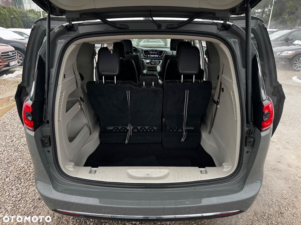 Chrysler Pacifica - 35