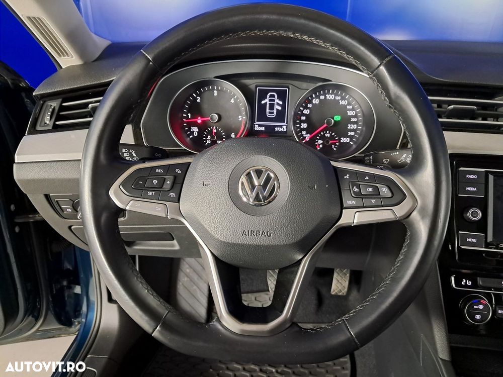 Volkswagen Passat - 11