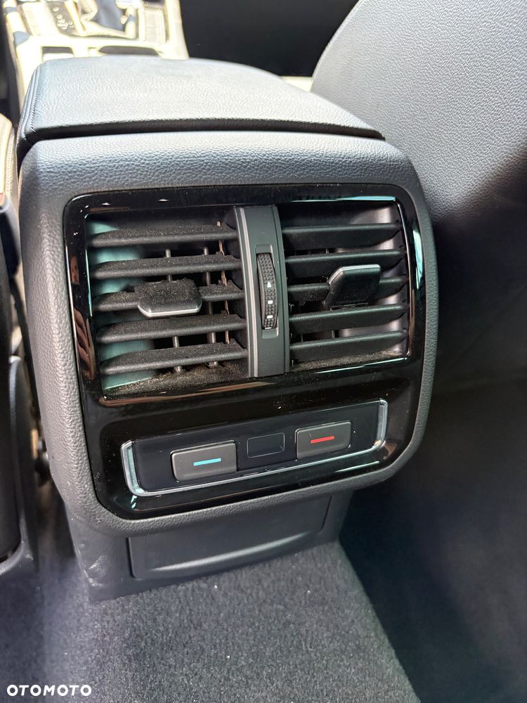 Volkswagen Passat 2.0 TDI Elegance DSG - 29