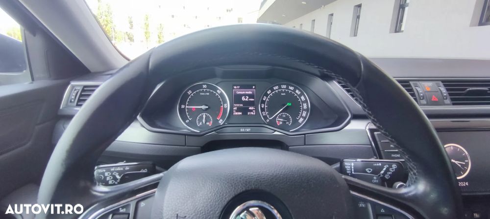 Skoda Superb Combi 2.0 TDI DSG Ambition - 8