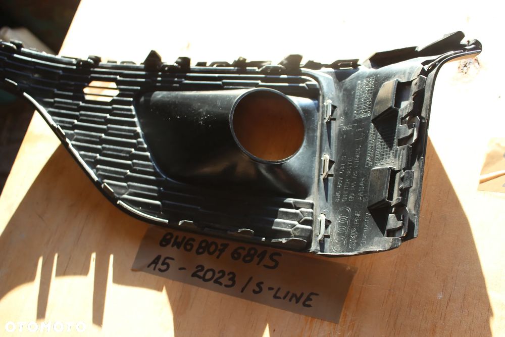 KRATKA ZDERZAKA LEWA AUDI A5 8W LIFT S LINE 8W6807681S 2023 - 7