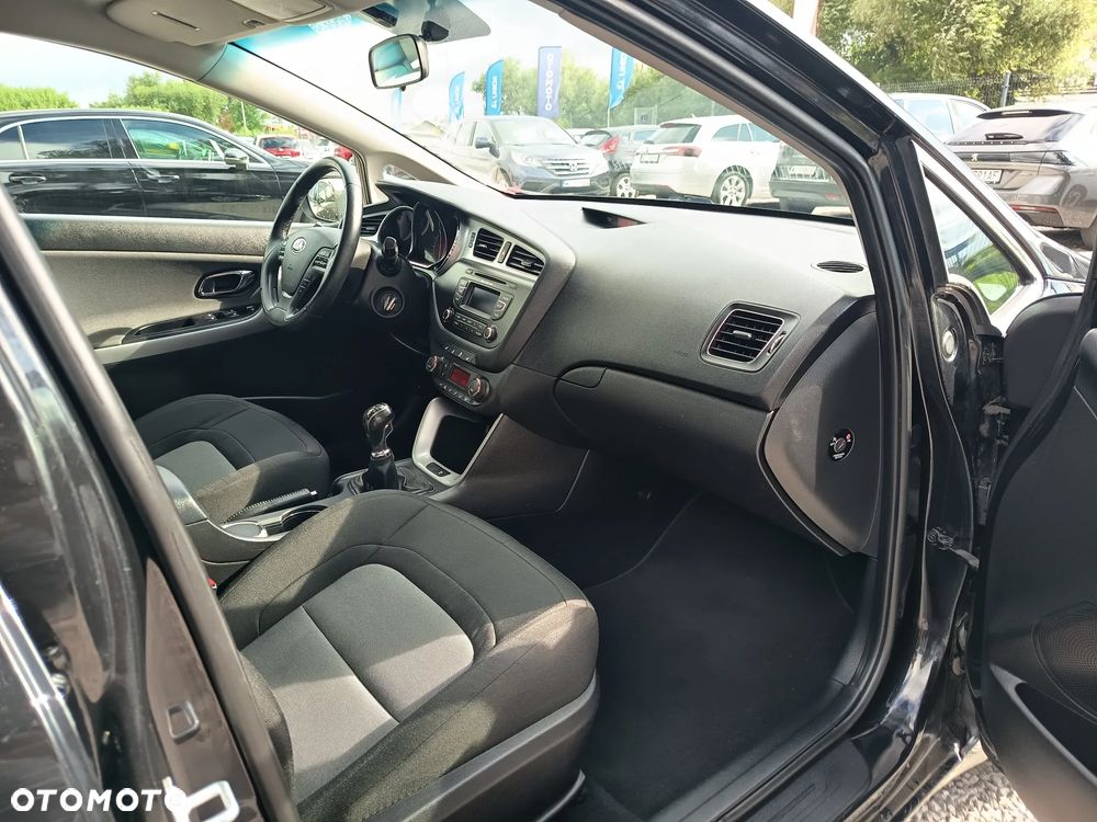 Kia Ceed 1.4 CVVT Fifa World Cup Edition - 25
