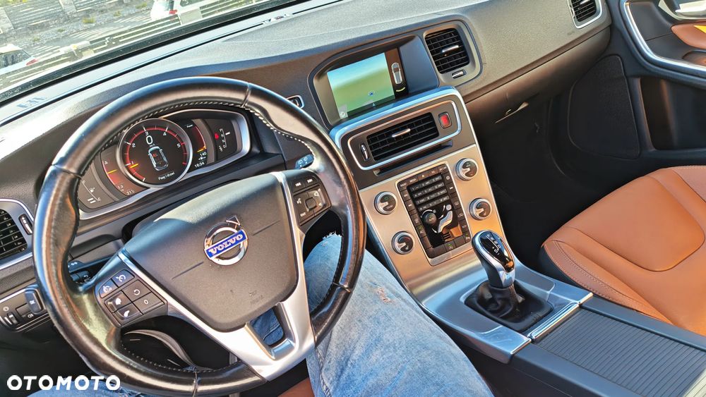 Volvo V60 D4 Geartronic Momentum - 34