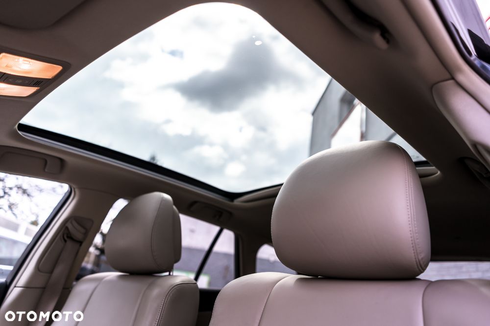 Toyota Avensis 2.0 Sol plus NAVI - 12