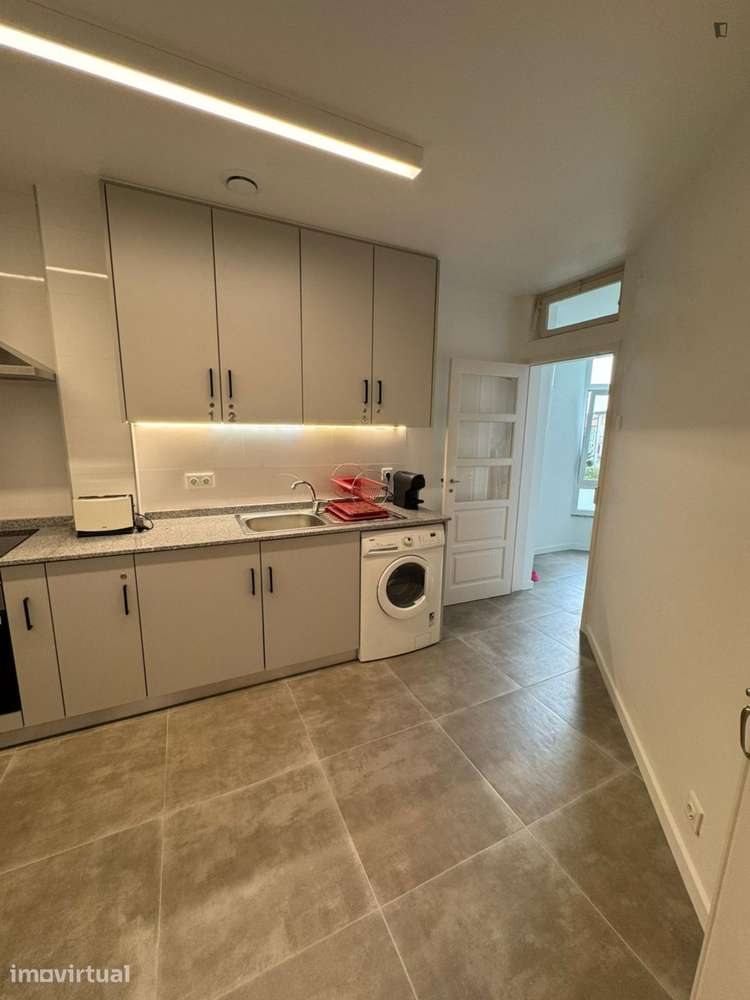 Quarto - localizado em Norton de Matos Coimbra - Grande imagem: 4/14