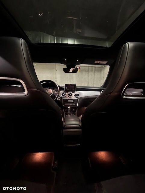 Mercedes-Benz CLA 200 AMG Line - 23
