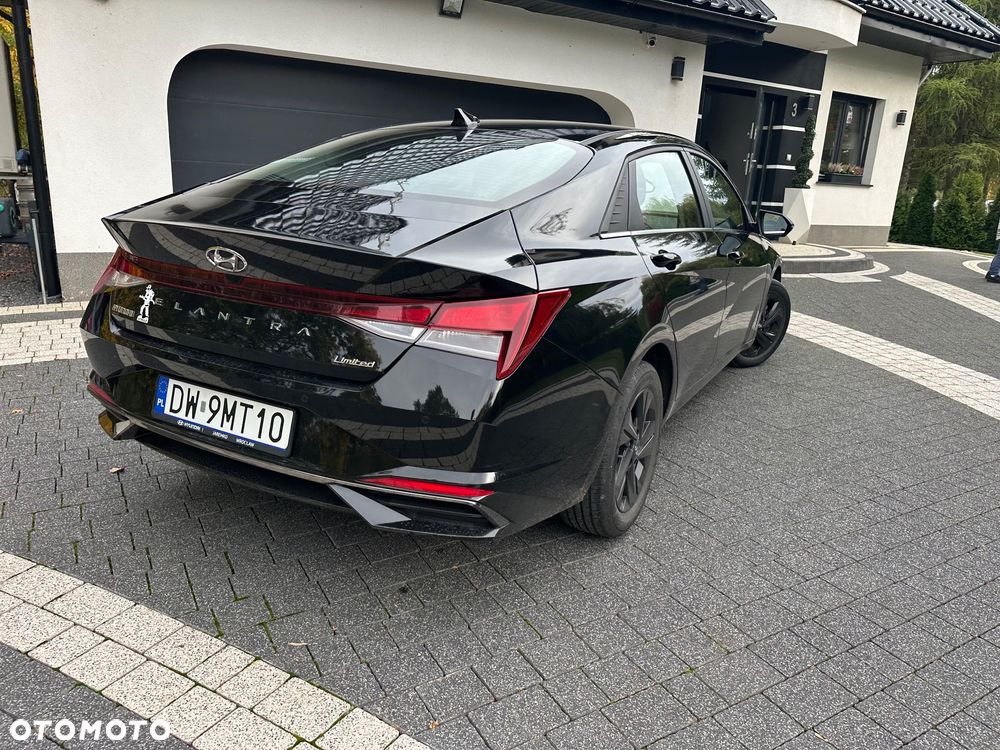 Hyundai Elantra - 4