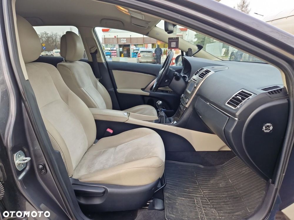 Toyota Avensis 1.8 Premium - 14