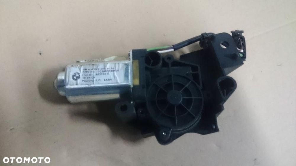 Silniczek dociąg dociągania klapy BMW E61 8988201 - 1