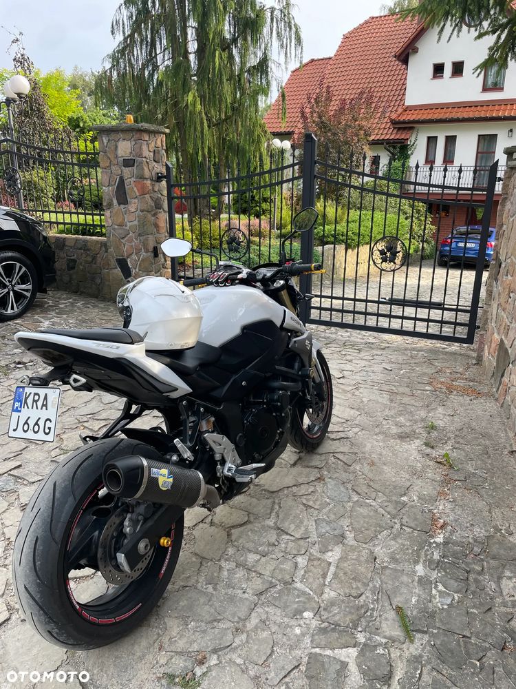Suzuki GSR - 4