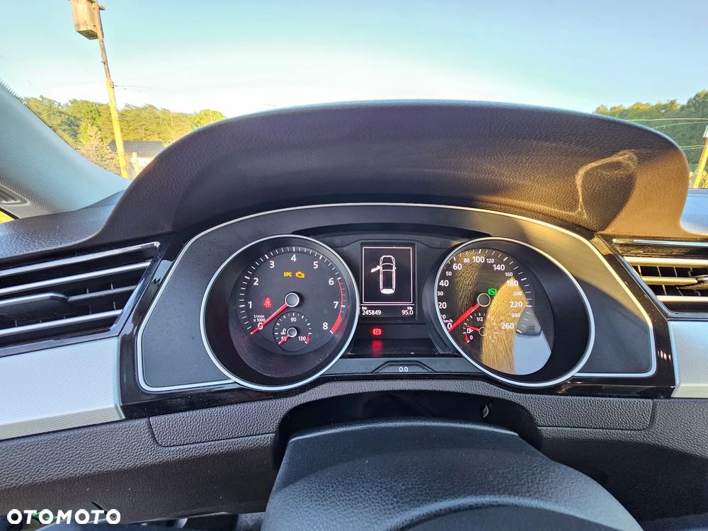 Volkswagen Passat - 14
