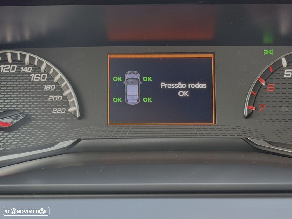 Peugeot 2008 1.2 PureTech Signature - 23