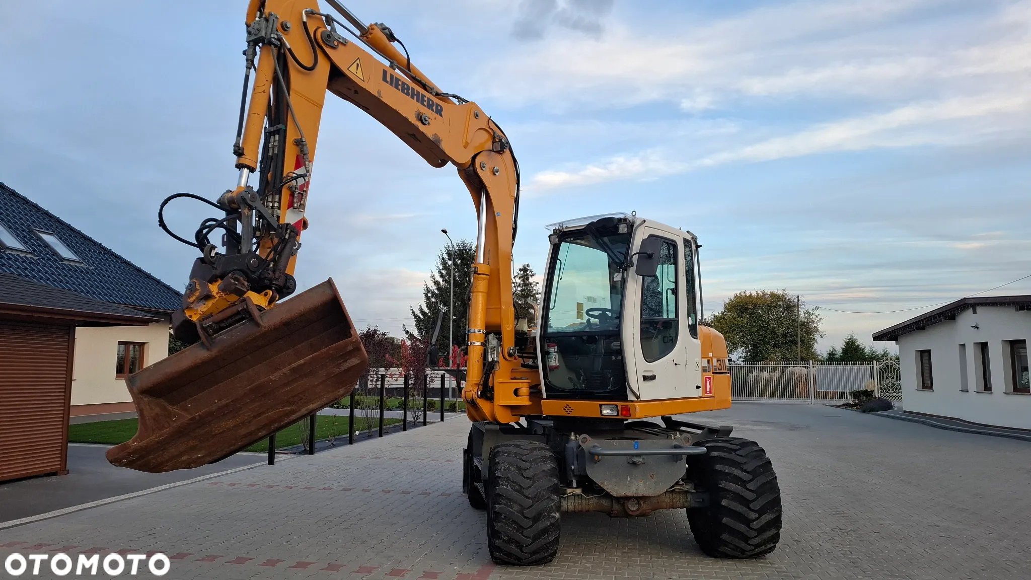 Liebherr A311 ROTOTILT - 11
