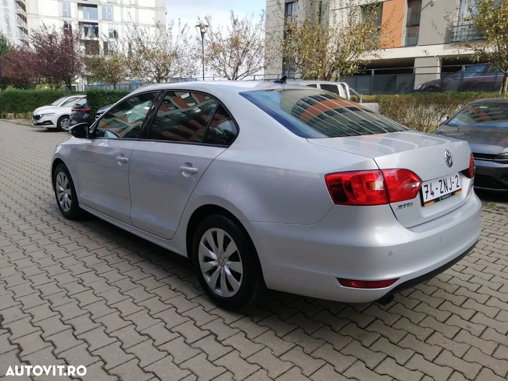 Volkswagen Jetta - 4