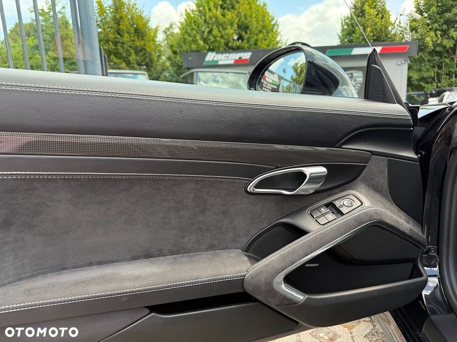 Porsche 911 Targa 4 GTS PDK - 18