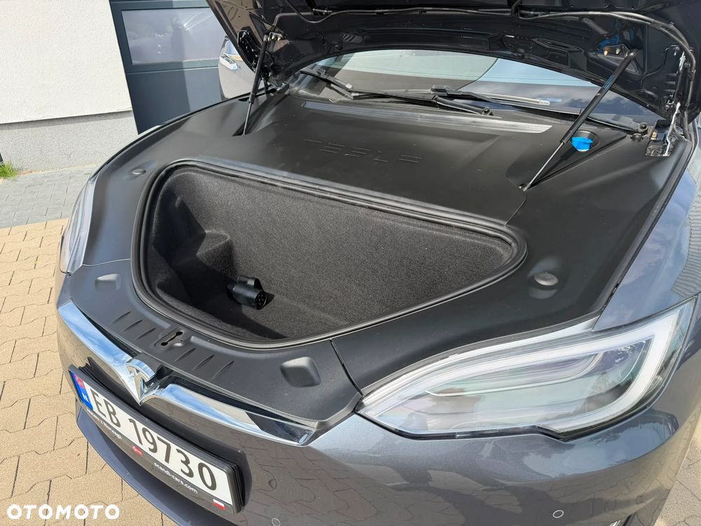 Tesla Model S - 21