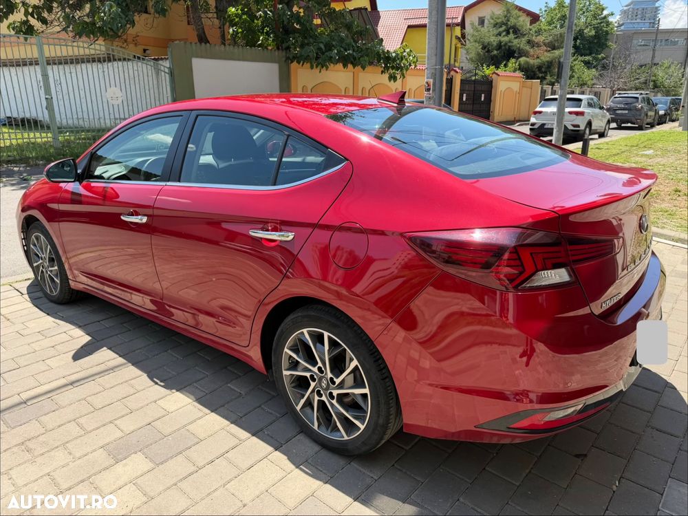 Hyundai Elantra - 3