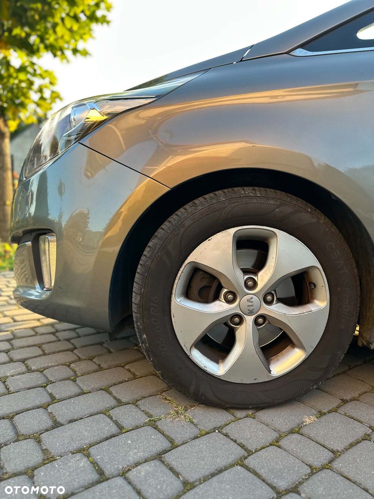Kia Carens - 18