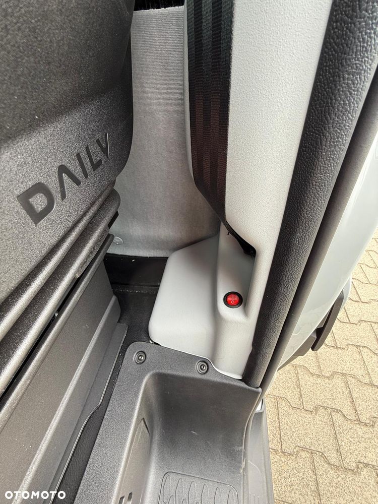 Iveco WYPRZEDAŻ ROKU ! GOTOWIEC OD RĘKI - BOGATE WYPOSAŻENIE DLA KIEROWCY - 17