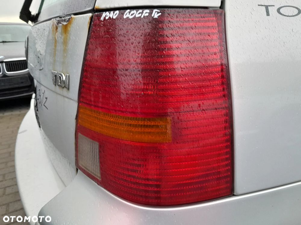 VW GOLF IV KOMBI LAMPA TYLNA PRAWA W BŁOTNIK - 2