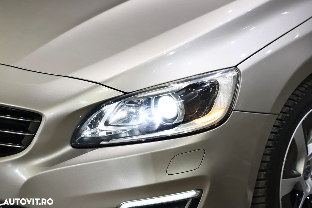 Volvo V60 D6 Plug-In-Hybrid AWD Geartronic Momentum - 35