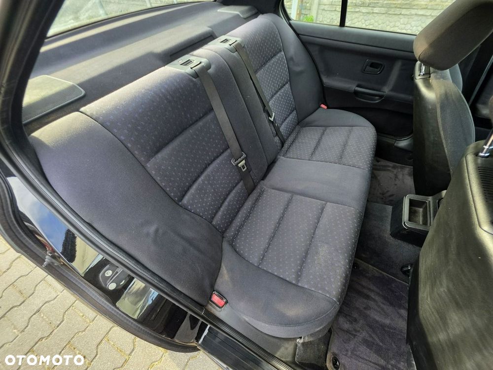 BMW Seria 3 316i - 24