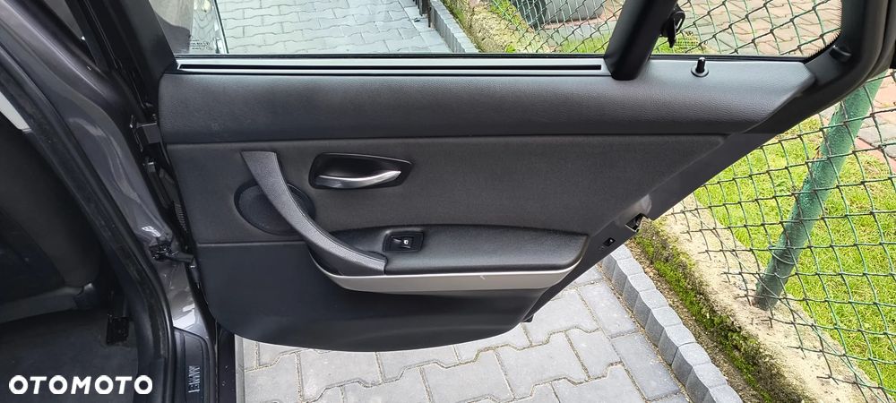 BMW Seria 3 318d DPF - 11