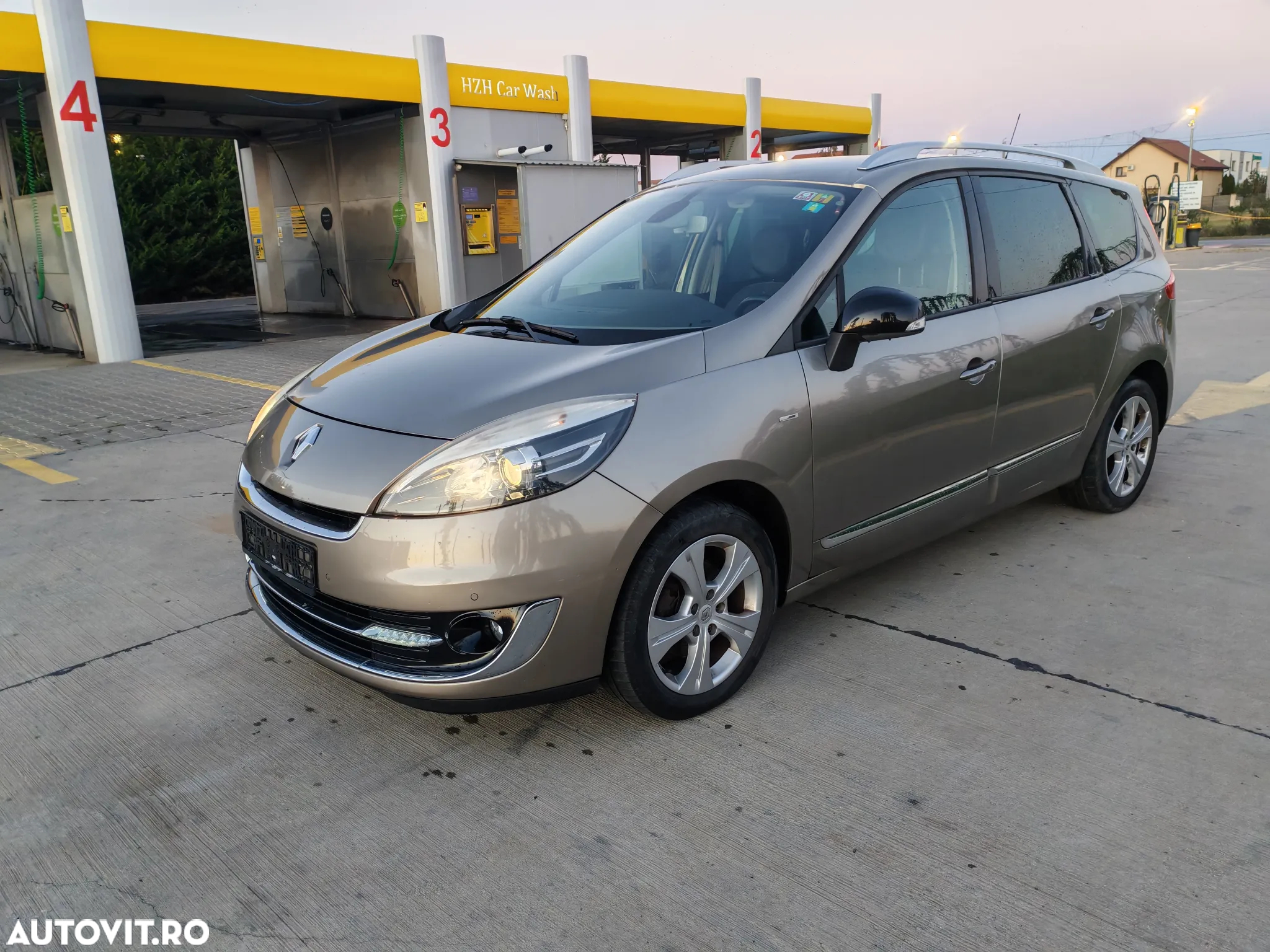 Renault Scenic ENERGY TCe 115 Bose Edition - 15