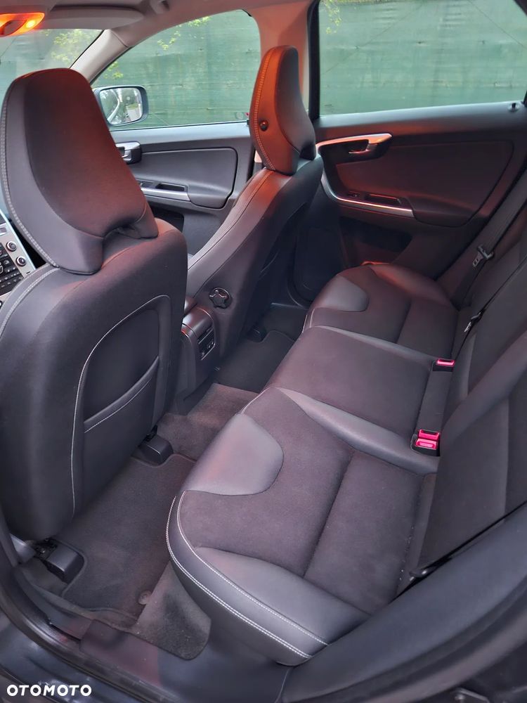 Volvo XC 60 D5 AWD Summum - 16