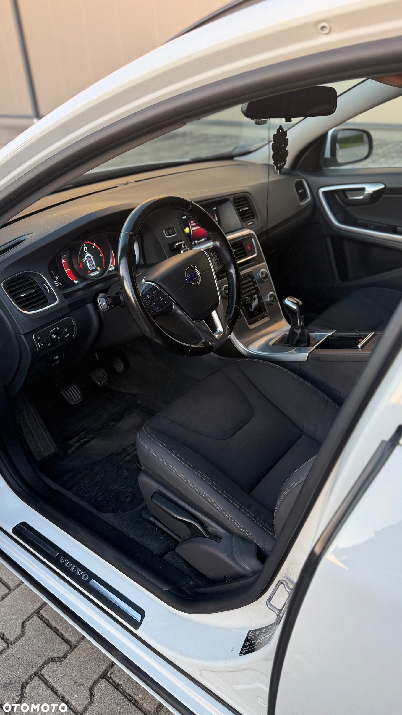 Volvo V60 D4 Drive-E Momentum - 6