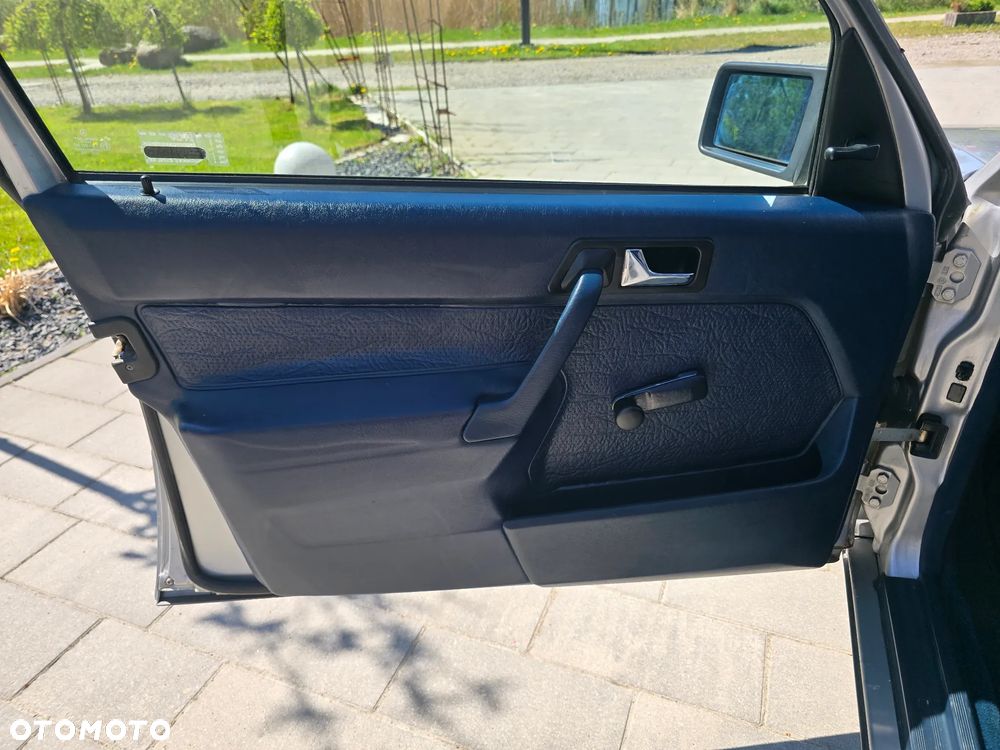 Mercedes-Benz W201 (190) - 28