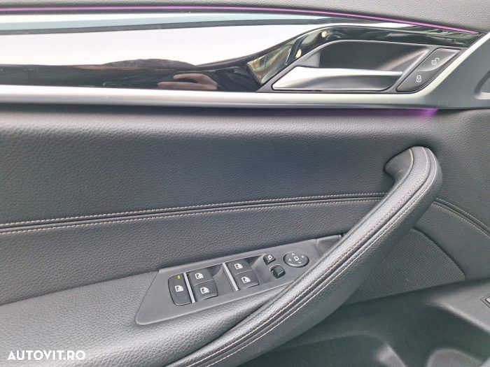 BMW Seria 5 520i Aut. Sport Line - 7