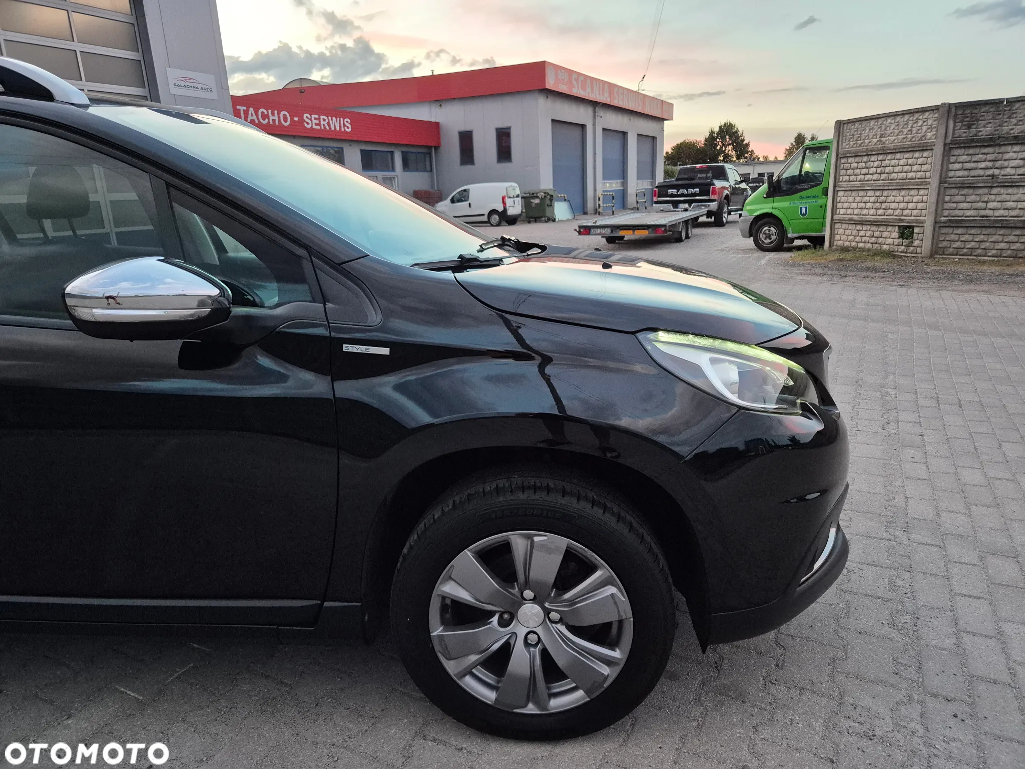 Peugeot 2008 - 4