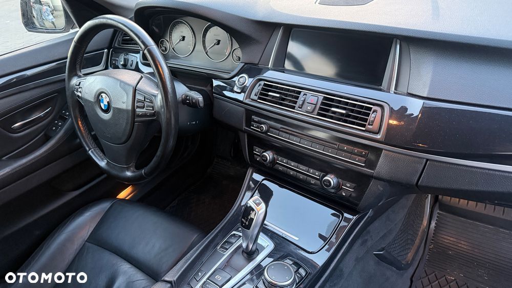 BMW Seria 5 525d Luxury Line - 15