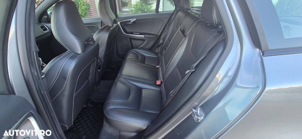 Volvo V60 D6 Plug-In-Hybrid AWD Geartronic Pure Limited - 16