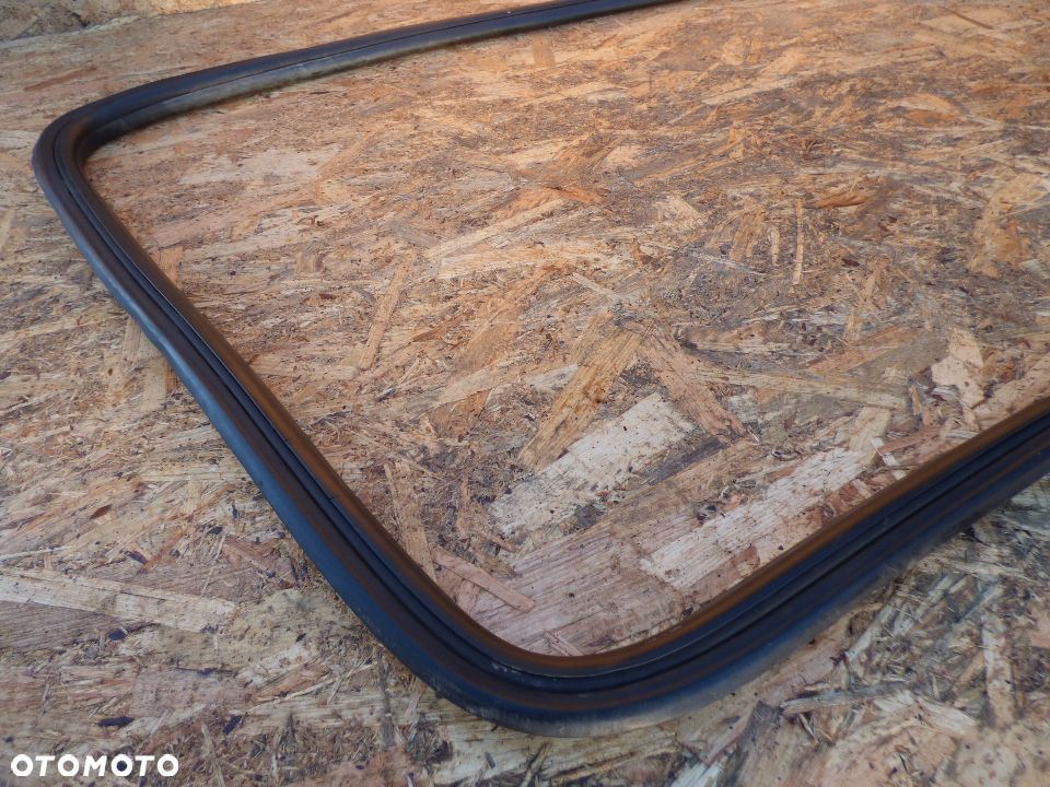 BMW E24 USZCZELKA SZYBY PRZÓD - 3