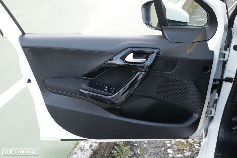 Peugeot 208 Van 1.6 BlueHDI Pack GPS 100cv - 26
