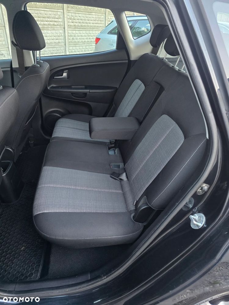 Kia Venga 1.4 CRDi 90 Attract - 11