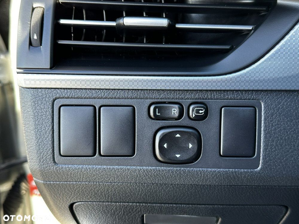 Toyota Avensis 1.8 Premium - 19