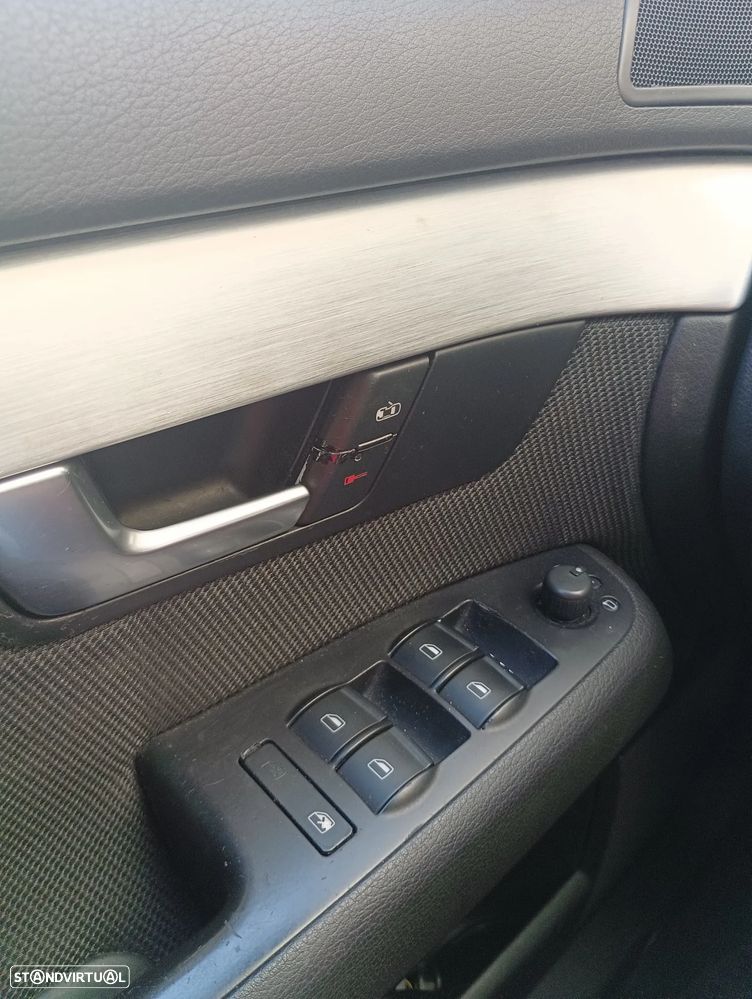 Audi A4 2.0 TDI S-line - 24