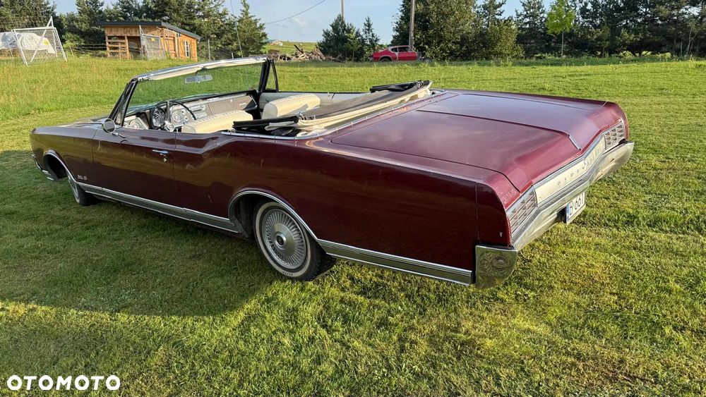 Oldsmobile Delta 88 - 26