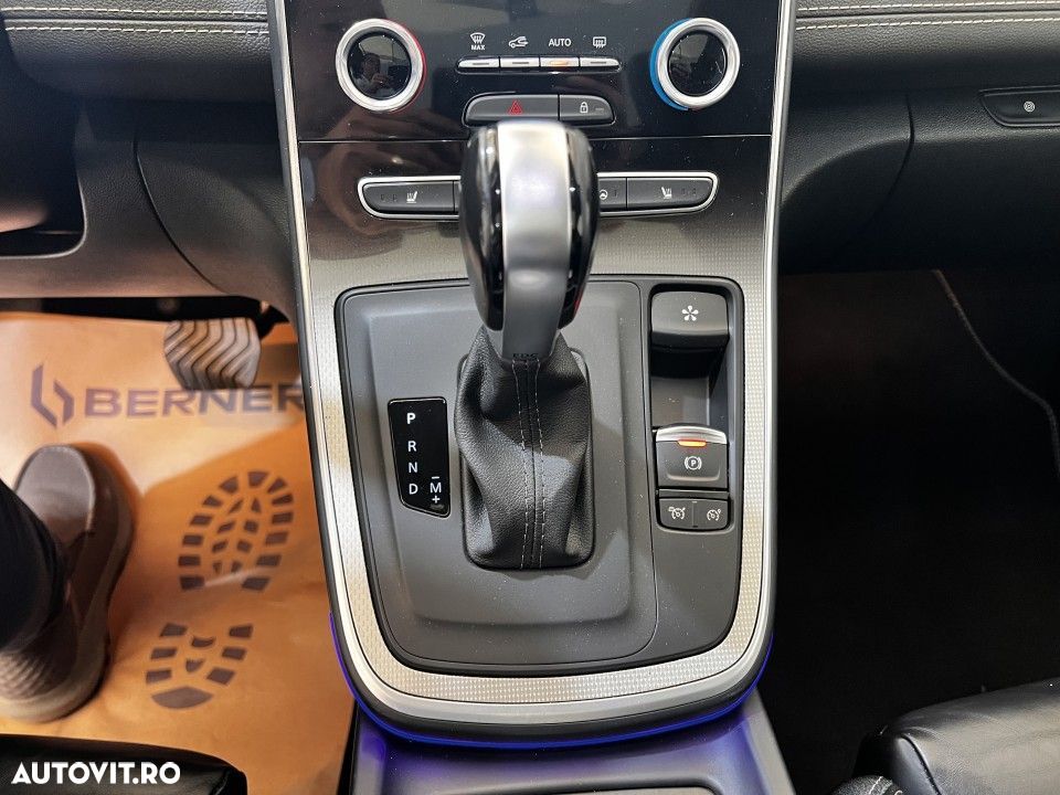 Renault Grand Scenic - 16