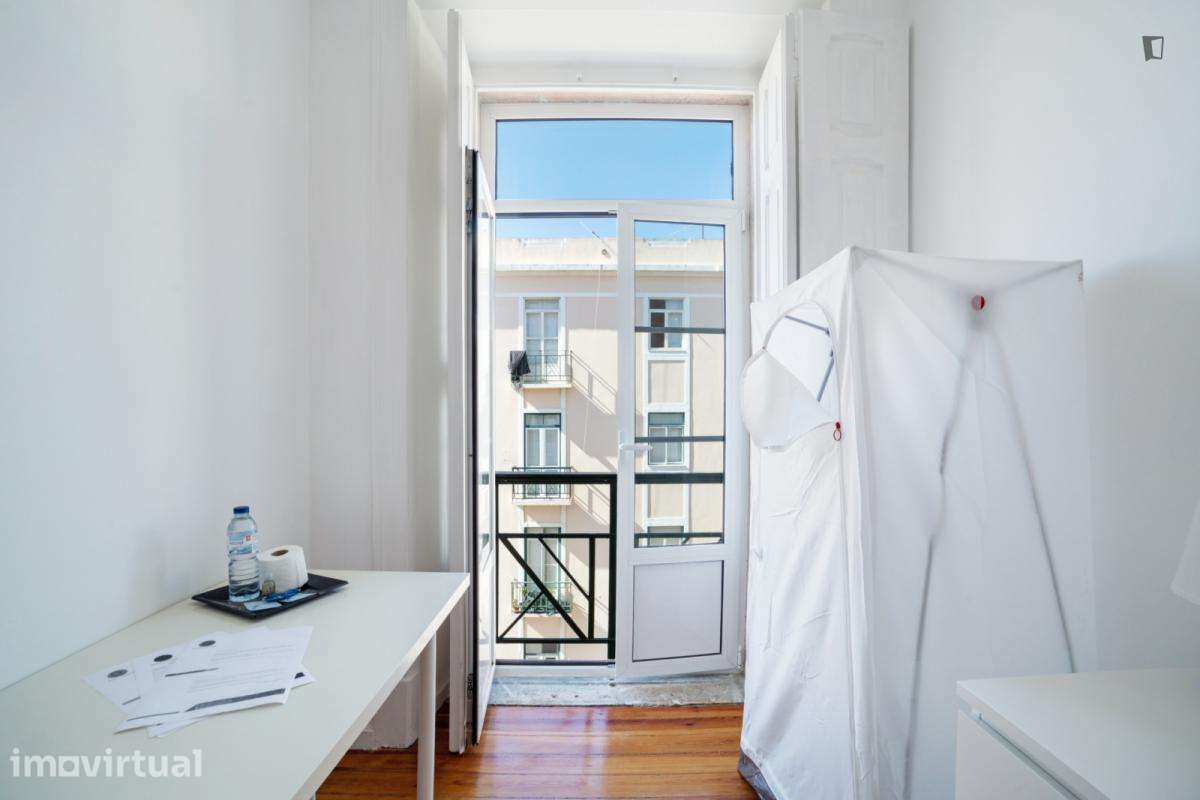 Quarto - localizado em Anjos Lisbon - Grande imagem: 4/16