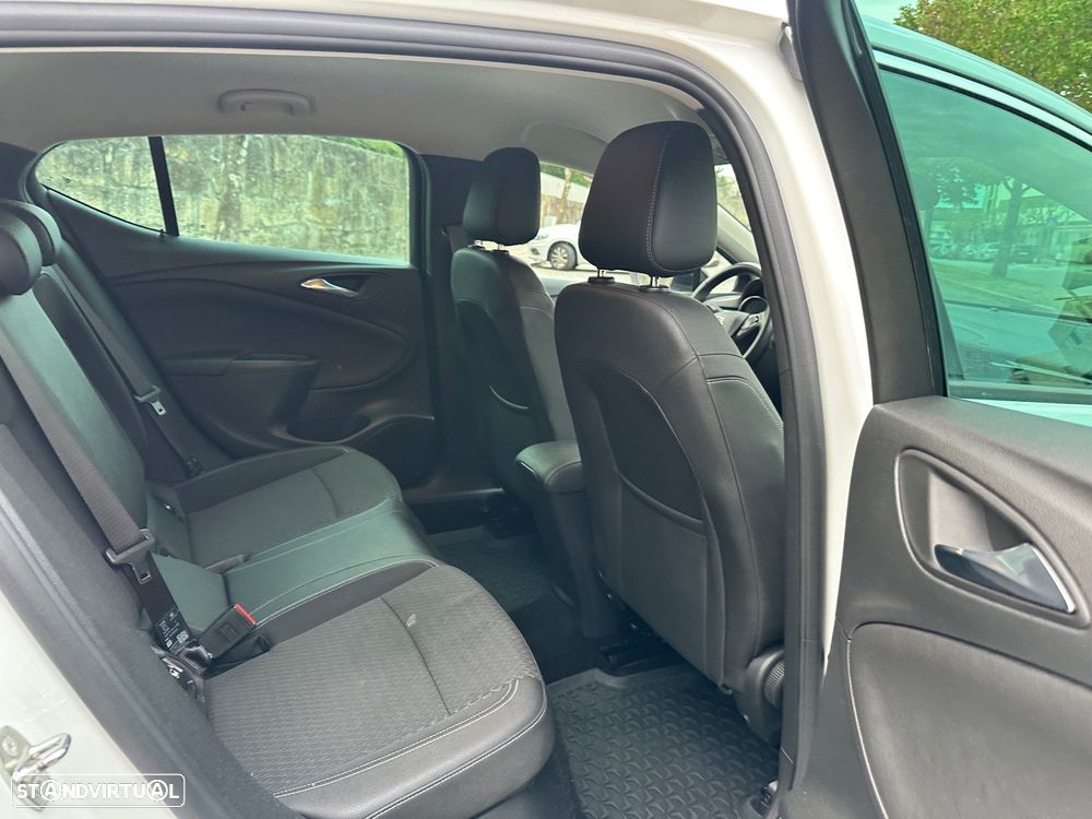 Opel Astra 1.6 CDTI Dynamic Sport S/S - 40