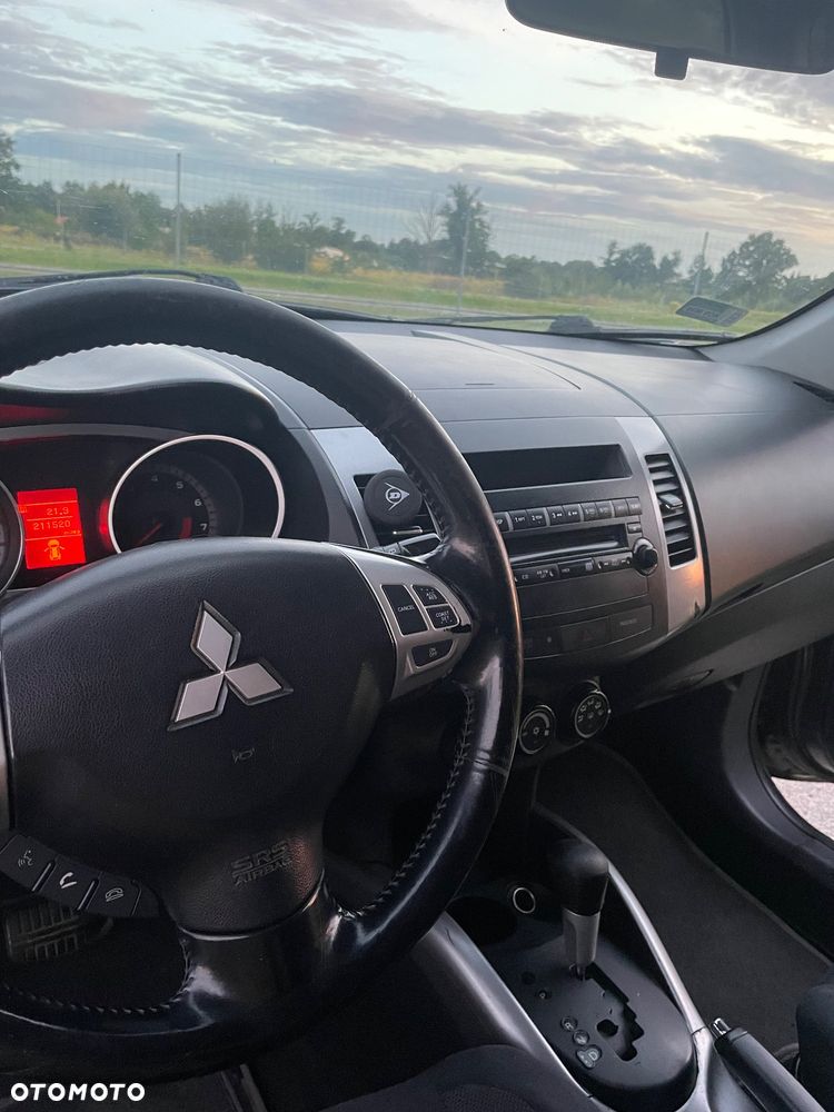 Mitsubishi Outlander 3.0 V6 XLS - 7